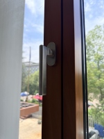 Ventana Arqueada de Madera Revestida de Aluminio, Ventana de Techo con Diseño de Rayos de Sol, Material Compuesto con Rotura de Puente Térmico, Interior Moderno para Dormitorio o Sala de Estar, Personalizable