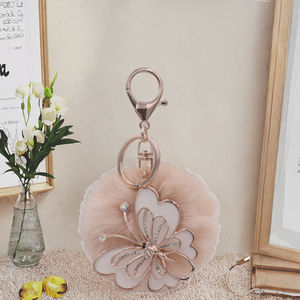 พวงกุญแจรถยนต์ทำจากสเตนเลสสตีลพวงกุญแจตุ๊กตาผีเสื้อนุ่มพร้อมลูกบอลขนโลหะผสมสำหรับกระเป๋าและกุญแจ - Product Image 3