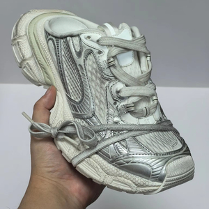 Zapatos Deportivos de Marca de Lujo 3XL - Zapatos para Caminar al Aire Libre de Alta Calidad para Hombre y Mujer con Diseño Moderno y a la Moda, Zapatos Casuales - Product Image 1