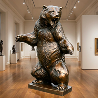 Sculpture d'ours en bronze, figurine d'animal moulée avec base ornée - Art classique de luxe pour grands intérieurs Logo