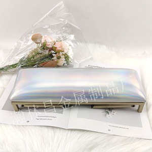 Juego de cojines plegables para manos para salón de pestañas y uñas, reposabrazos dorados, reposamuñecas metálico ligero y personalizable para salón de uñas - Product Image 1