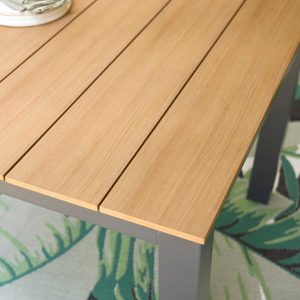 Table d'extérieur en bois de haute qualité quatre places résistant aux intempéries belle table extérieure complément parfait au jardin ou à la terrasse - Product Image 3