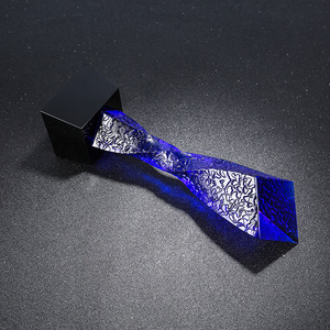 उत्सव के लिए सस्ती कीमत उच्च गुणवत्ता वाले रंगीन पुष्प कॉलम क्रिस्टल ट्रॉफी रचनात्मक कस्टम ट्विस्ट क्रिस्टल ट्रॉफी - Product Image 2