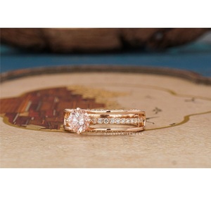 Anillo Redondo Elegante para el Dedo Anímero con Engaste Abierto, Anillo de Diamantes Hecho a Mano, Joyería Brillante con Diseño Atemporal - Product Image 1