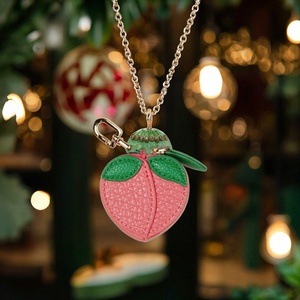 Boshiho - Colgante de Cuero para Bolso con Forma de Fruta, Creativo y Moderno, Llavero de la Serie Mini Frutas, Multifuncional, Resistente al Agua - Product Image 3