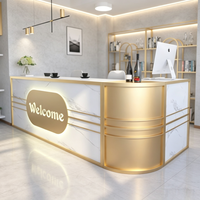 Comptoir de réception moderne en marbre avec garniture dorée et panneau d'accueil LED, idéal pour salon de beauté, comptoir de caisse OEM