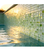 Mosaico de Vidrio de 15x15 mm con Patrón de Hielo, Apto para Paredes Interiores, Baños, Piscinas y Paredes de Fondo