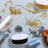 En gros, chaînes à maillons multicolores, fermoirs mousquetons et anneaux de jonction pour la création de bijoux DIY, colliers, bracelets, accessoires et breloques de sac