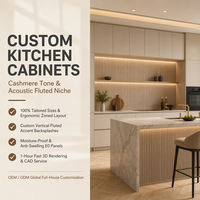 Meuble de cuisine beige en bois à lattes, niche LED, tabourets de bar pour îlot, plans de travail en pierre, armoires hautes, façades de meubles sans poignées