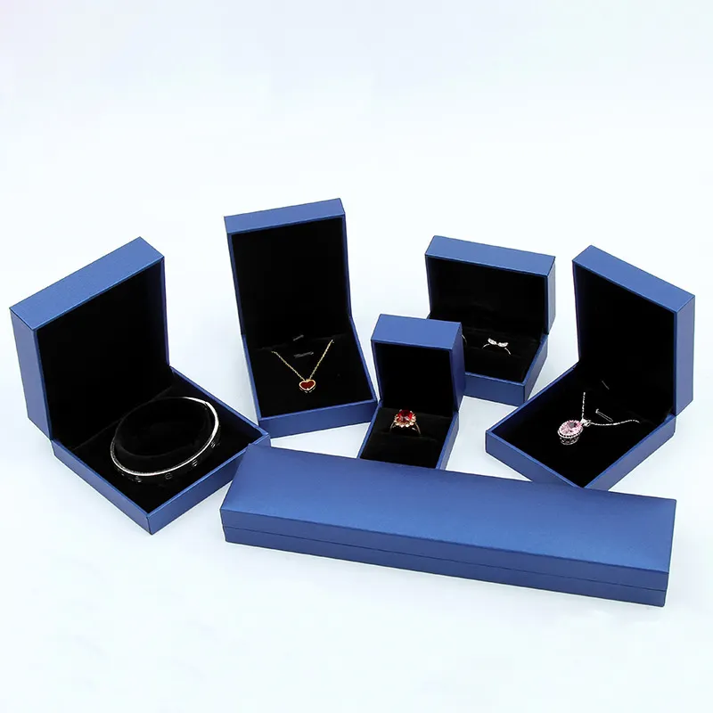 Caja de presentación de joyería de cuero de imitación, colgante de embalaje, collar, papel blanco de plástico, regalo, gran oferta