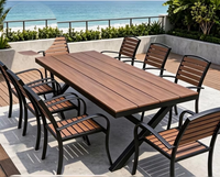 Chaise de jardin d'extérieur très vendue avec structure métallique et assise à lattes, idéale pour patio, balcon, détente et repas