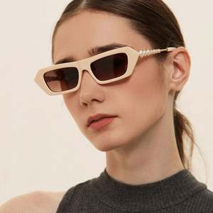 Lunettes de soleil de luxe vintage 2020 pour femmes, monture petite, verres noirs, protection UV400, forme carrée avec perles - Product Image 2