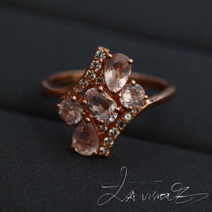 Bague vintage de la série Counterattack en quartz rose naturel incrusté de jade et saphir blanc synthétique - Product Image 2