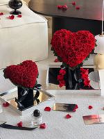 Arrangement de roses rouges préservées multi-formes dans une boîte en acrylique, cadeau de fleurs éternelles pour la Saint-Valentin