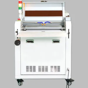 En gelişmiş yüksek hızlı otomatik Pro UV kaplama makinesi uv vernik kaplama makinesi kağıt fotoğraf