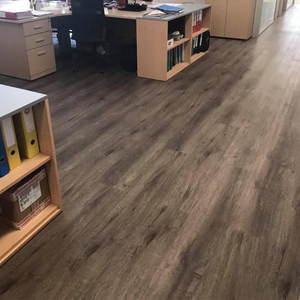 Suelo Vinílico Autoadhesivo SPC, Moderno, para Dormitorio, con Diseño de Madera Natural de Roble, Nogal y Arce, Ecológico, Impermeable, para Cocina y Sala de Estar - Product Image 5