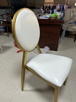 Chaise d'hôtel empilable en cuir doré en acier pour conférence, idéale pour les banquets et événements – Vente chaude en gros