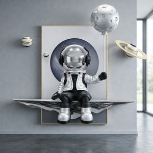 Escultura de Pared de Astronauta de Resina Personalizada con Globo de Planeta para Decoración de Sala de Estar y Exhibición de Temática Espacial - Product Image 3