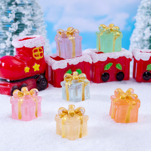 Miniaturas <span class=keywords><strong>de</strong></span> Cajas <span class=keywords><strong>de</strong></span> Regalo <span class=keywords><strong>de</strong></span> Navidad <span class=keywords><strong>de</strong></span> Resina Luminosa Figuras <span class=keywords><strong>que</strong></span> Brillan en la Oscuridad Adorno Artesanal <span class=keywords><strong>de</strong></span> Resina para Recuerdos <span class=keywords><strong>de</strong></span> Fiesta Rellenos <span class=keywords><strong>de</strong></span> Bolsas Decoración - Product Image 1