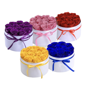 Boîte cadeau ronde en papier <span class=keywords><strong>de</strong></span> fleurs préservées <span class=keywords><strong>de</strong></span> luxe <span class=keywords><strong>de</strong></span> haute qualité personnalisée en forme <span class=keywords><strong>de</strong></span> dôme - Product Image 1