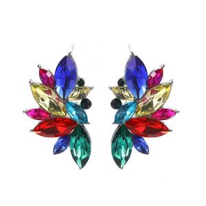 Boucles d'oreilles tendance en alliage de zinc de style européen et américain, élégantes, avec cristaux et diamants, fleurs symétriques, clous d'oreilles papillon, ailes d'animaux, scintillantes - Product Image 2