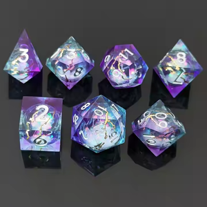 Set di Dadi DND da 7 Pezzi in Resina Trasparente con Nucleo Liquido, Effetto Sabbie Mobili Dorate e Argentate, Bordi Affilati, Design Sognante - Product Image 4