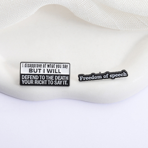 Spille in smalto Libertà di espressione: Non approvo ciò che dici, ma PROTEGGERò fino alla MORTALE il TUO DEREVORE DI PARLARE IT Distintivo - Product Image 3