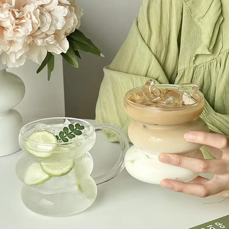 Şeffaf ısıya dayanıklı cam kahve fincanı, düzensiz dalgalı içme fincan, kahvaltı süt suyu buz kahve için özelleştirilmiş kupa