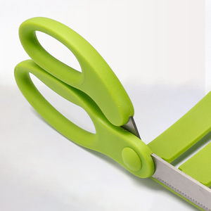 Tijeras para pizza de acero inoxidable, color verde nórdico, herramienta para hornear en casa con espátula y cortador para servir fácilmente - Product Image 4