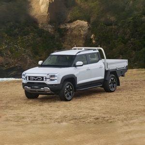 BYD SHARK 6 Premium con volante a la derecha, vehículo híbrido enchufable tipo pickup, con batería BYD Blade, sistema de control dinámico del vehículo y tracción total (AWD). - Product Image 3