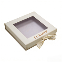 Boîte cadeau pliable de luxe personnalisable avec grand couvercle magnétique rose, finition brillante ou mate avec lamination UV avantageuse