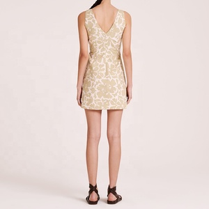 <span class=keywords><strong>Prix</strong></span> d'usine Robes florales élégantes pour femmes Mini robe décontractée sans manches Robe d'été en coton et lin à col en V - Product Image 3