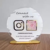 Signe acrylique avec code QR personnalisé pour Facebook Instagram Présentoir de table portable pour le balayage des médias sociaux et la publicité polie