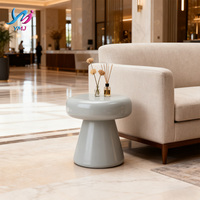 Table d'appoint basse minimaliste moderne en fibre de verre, durable, petite table basse pour la maison, la chambre, le jardin, les centres de villégiature et les hôtels - Vente en gros usine