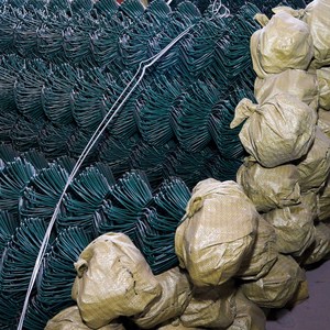 Clôture <span class=keywords><strong>en</strong></span> treillis métallique diamanté, clôture <span class=keywords><strong>en</strong></span> treillis cyclonique, rouleau <span class=keywords><strong>de</strong></span> treillis métallique <span class=keywords><strong>en</strong></span> PVC, clôture <span class=keywords><strong>en</strong></span> treillis d'acier pour terrains <span class=keywords><strong>de</strong></span> tennis et <span class=keywords><strong>de</strong></span> basketball - Product Image 2