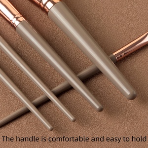 Juego de 7 <span class=keywords><strong>brochas</strong></span> de maquillaje diario con cerdas suaves que no irritan la piel, tubo de aluminio color oro rosa, adecuado <span class=keywords><strong>para</strong></span> todo el rostro. - Product Image 4