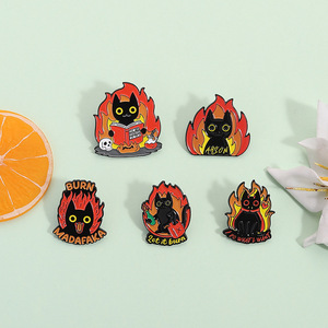 Lindo Animal Metal insignia broche fuego llama lectura <span class=keywords><strong>libro</strong></span> quemar gato negro esmalte solapa Pin para venta al por mayor - Product Image 4