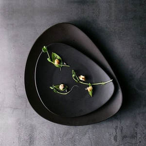 Platos Negros Triangulares de Cerámica Esmaltada de Color Europeo <span class=keywords><strong>para</strong></span> Restaurante y Hotel, <span class=keywords><strong>Tapas</strong></span>, Venta al por Mayor P&T - Product Image 1