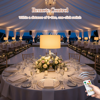 Lámpara de mesa para eventos moderna de lujo Palace, Base de cerámica recargable inalámbrica, Paloma azul, acabado dorado, pantalla blanca, batería