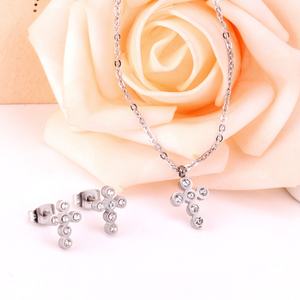 Conjunto de Joyería Chapada en Oro para Mujer, Collar con Cruz y Circonitas - Product Image 6