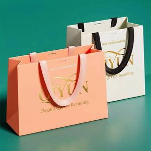 Sacs cadeaux en papier de luxe personnalisés roses pour boutiques de détail, sacs d'emballage en carton avec impression de votre propre logo et poignée - Product Image 1