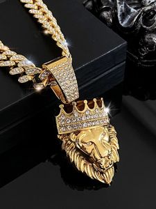 Pendentif élégant en moissanite pour femme, avec un éclat radieux, design classique, adapté aux événements formels ou à un usage quotidien. - Product Image 4