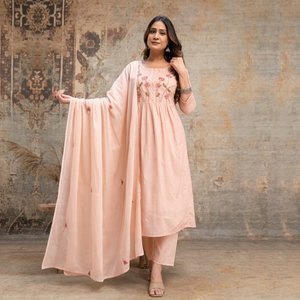 Ensemble de costume élégant pour femmes en coton soyeux rose blush avec kurta brodée, pantalon assorti et dupatta léger - Product Image 1