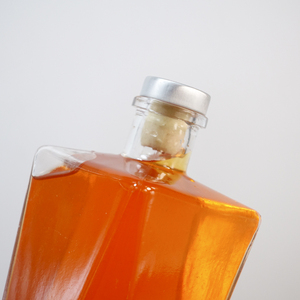 750ml 500ml Design unique personnalisé Vodka Whisky Tequila <span class=keywords><strong>Rhum</strong></span> Gin Bouteilles en verre vides avec bouchon en aluminium argenté - Product Image 4