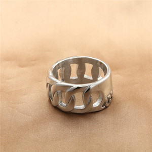 Anillo de Cadena de Acero de Titanio para Hombre, Diseño Geométrico Hueco Plateado, Joyería de Uso Diario - Product Image 1