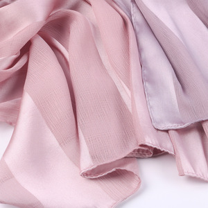 Ánh sáng lung linh <span class=keywords><strong>Hijabs</strong></span> 2025 bán buôn trực tuyến hồi giáo mặc giản dị phụ nữ trên khăn Breathable Polyester Crepe phong cách cho Muslim hijab - Product Image 3