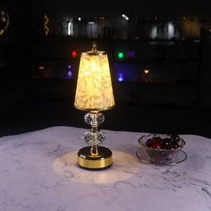 Lampe de bureau LED portable de luxe à piles avec fonction lumineuse, design moderne à abat-jour conique pour la maison et le bureau - Product Image 3