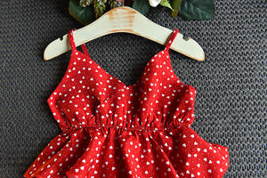 Nuevo Producto: Vestido Rojo Casual Coreano sin Mangas con Capas para Niña - Product Image 4