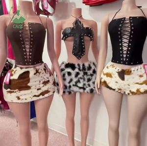 Kadın Moda Kıyafetleri İki Parçalı Etek Takımları PU Deri Kolsuz Sırtı Açık Halter Bluzlar ve Kürklü Mini Etek 2 Parçalı Takım Kadınlar - Product Image 1