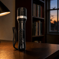 Lampe torche LED professionnelle 8810 haute puissance rechargeable pour patrouille, sécurité extérieure et outil d'urgence – Direct Usine